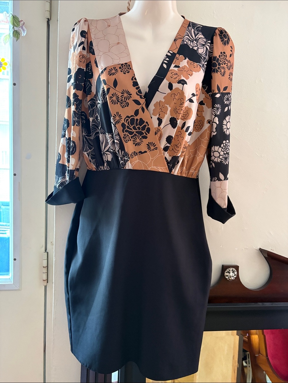 Rinascimento Black and Tan Floral V-Neck Long Sleeve Dres.  Made. In. Italy